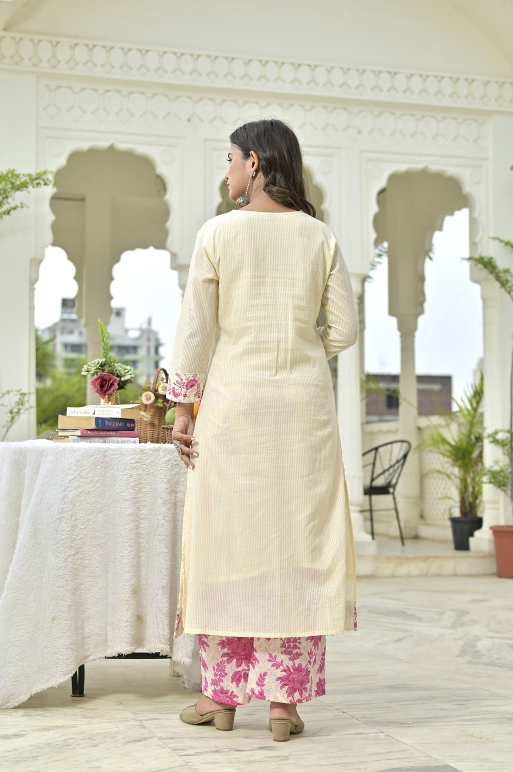 Gindly Pink & Ivory Floral Printed Kurta Set