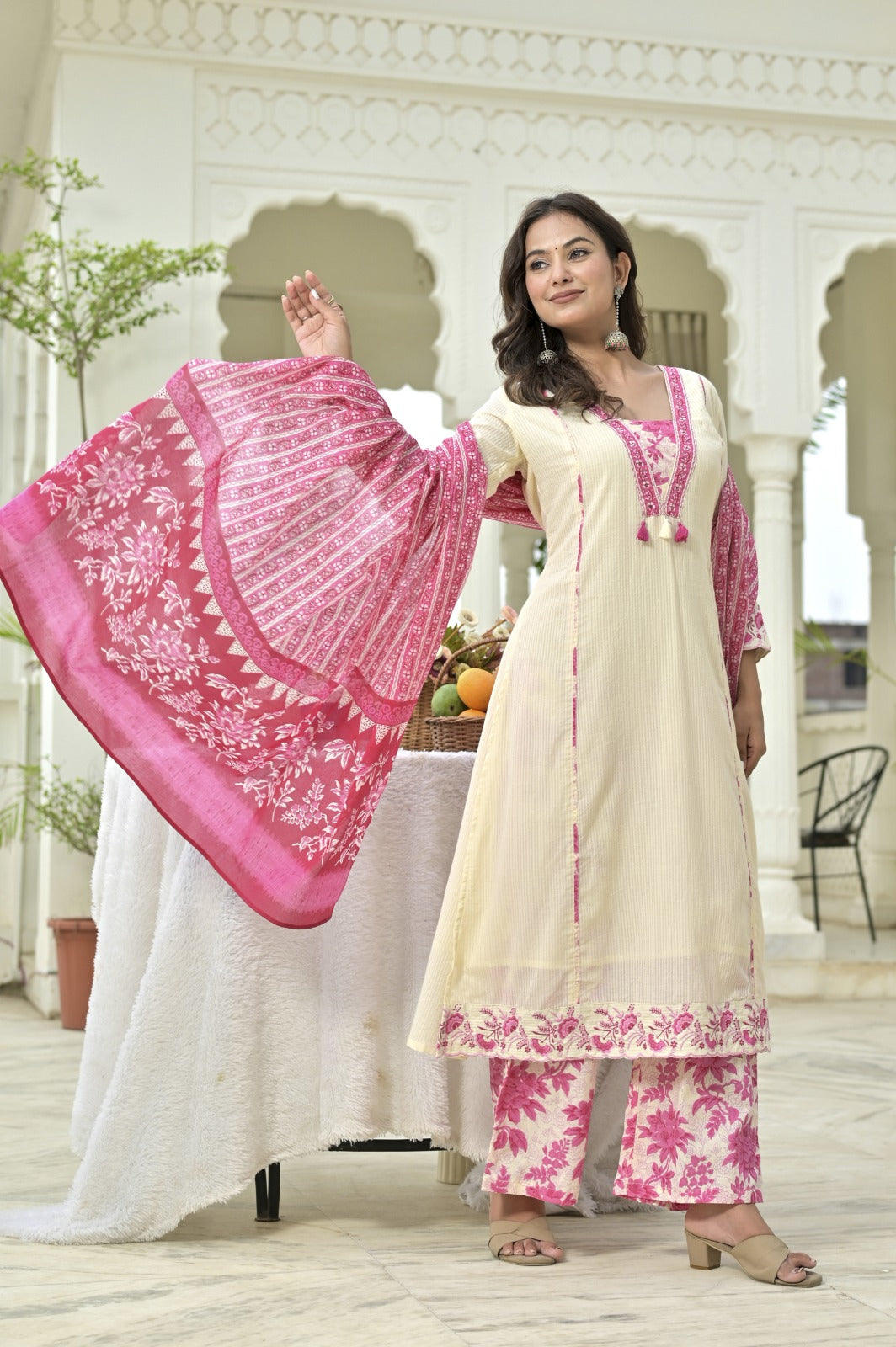 Gindly Pink & Ivory Floral Printed Kurta Set