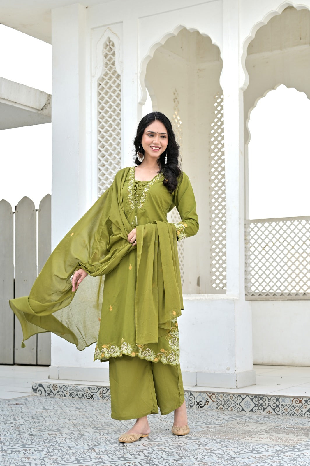 Gindly Straight Kurta Set With Bottom & Dupatta
