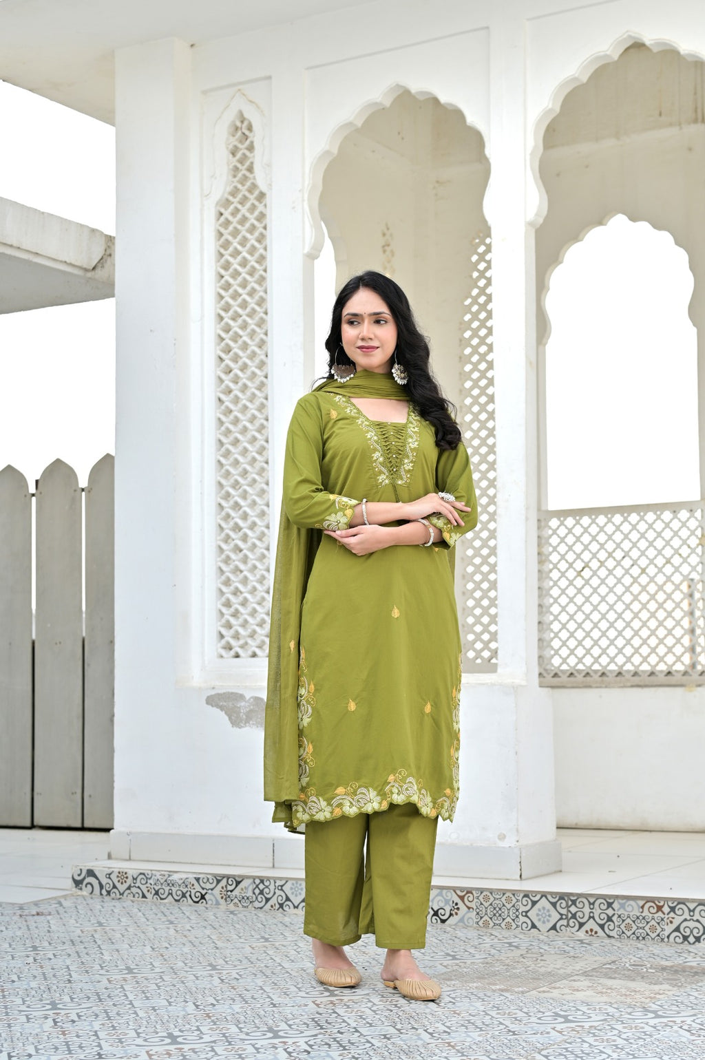 Gindly Straight Kurta Set With Bottom & Dupatta